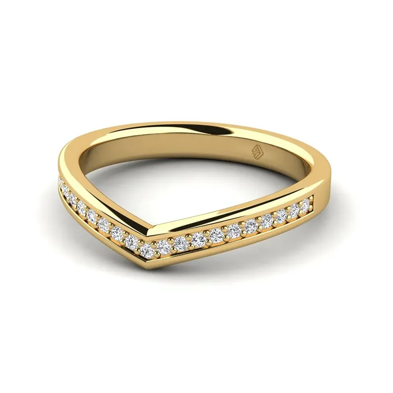Chevron pave diamond V ring stacking