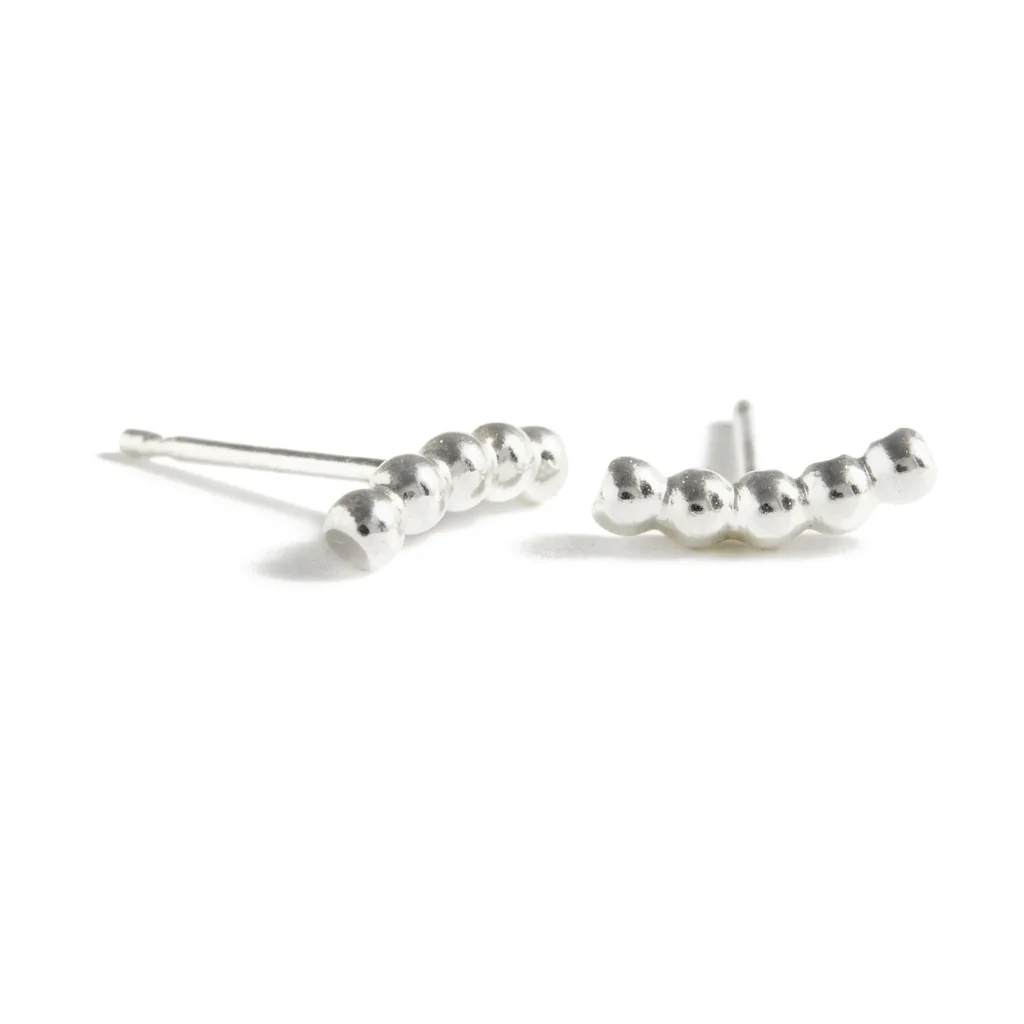 Timeless birthstone ring, a sophisticated and personalized jewelry staple